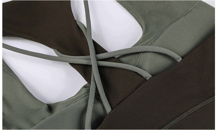 Contrast-panel fitness athletic sports bra by Lakd London
